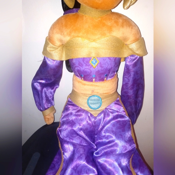 Disney's Aladdin Princess Jasmine size 33in ( 2feet 9in)  Jumbo plush. - Picture 5 of 7